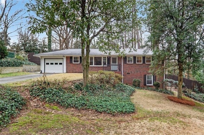Building Photo - 2560 Skyland Trail NE