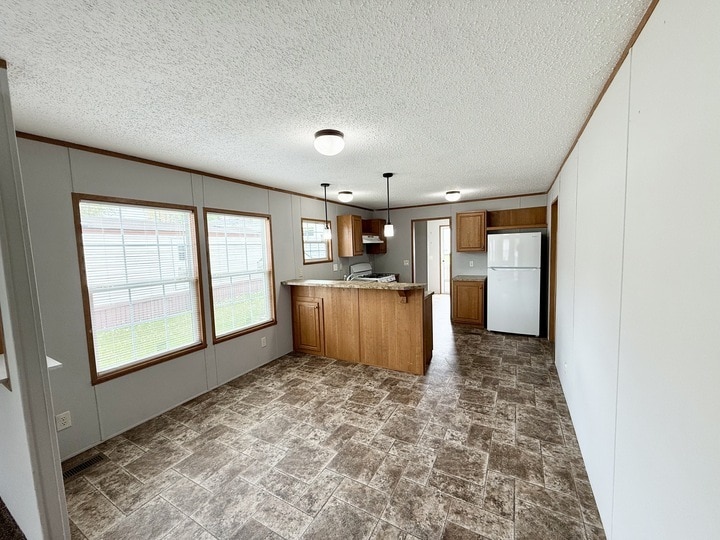 Building Photo - 15588 Pine Ridge Dr