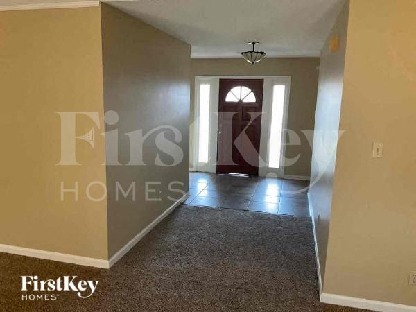 Building Photo - 935 Rutland Dr