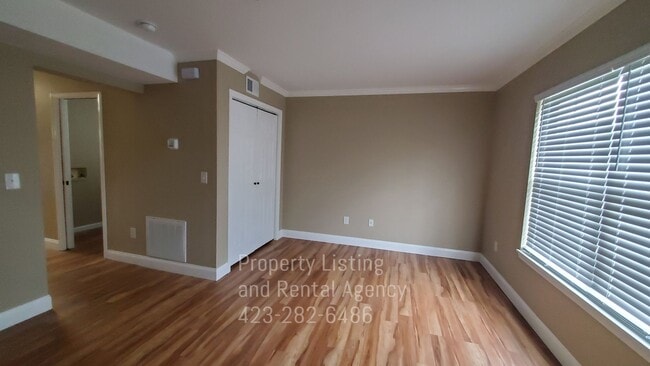 Building Photo - 3 Bedroom 1.5 Baths Townhouse Johnson City,TN