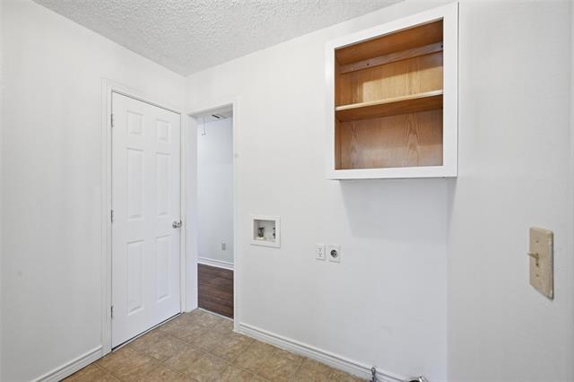 Building Photo - 910 N Powell Pkwy