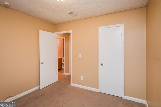 Building Photo - 1912 Singer Way