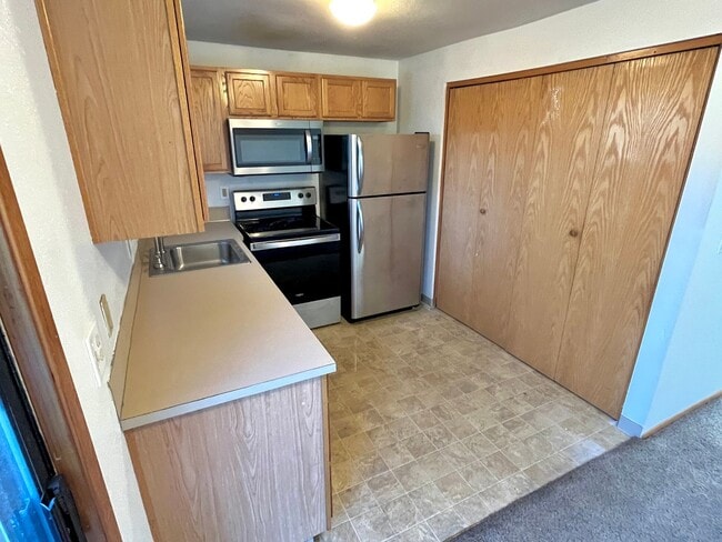 Building Photo - KOVSO01