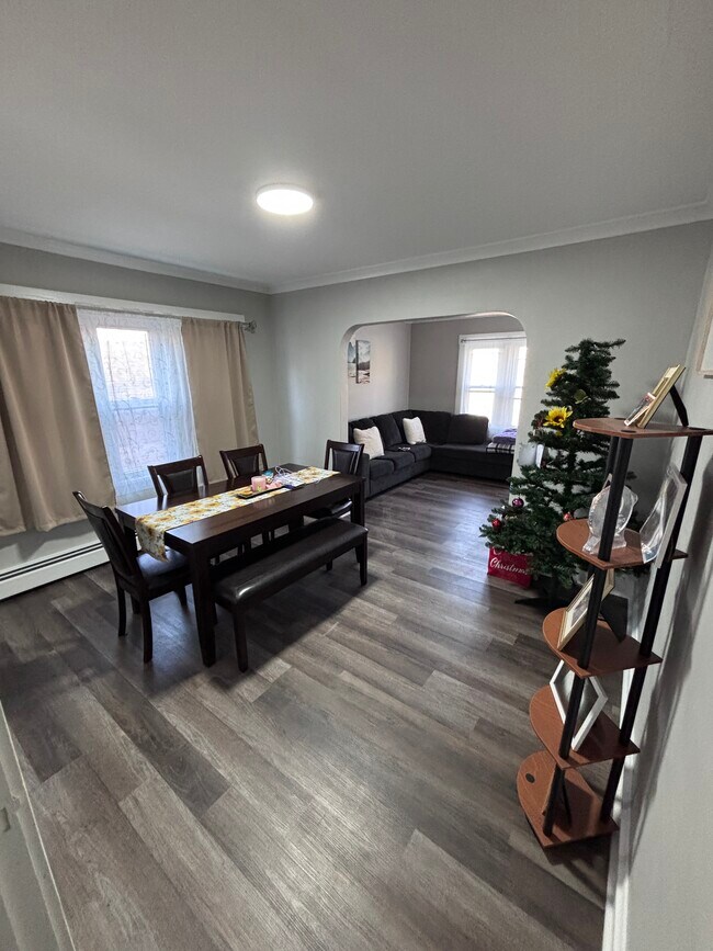 Building Photo - 8615 W Adler St