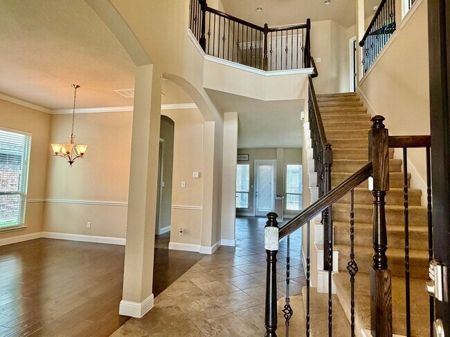 Building Photo - Welcome home to 621 Cavan!
