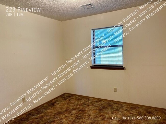 Building Photo - 223 Pineview-