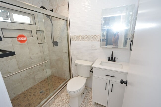 Building Photo - 2BED/1BATH Guest House In Oxnard