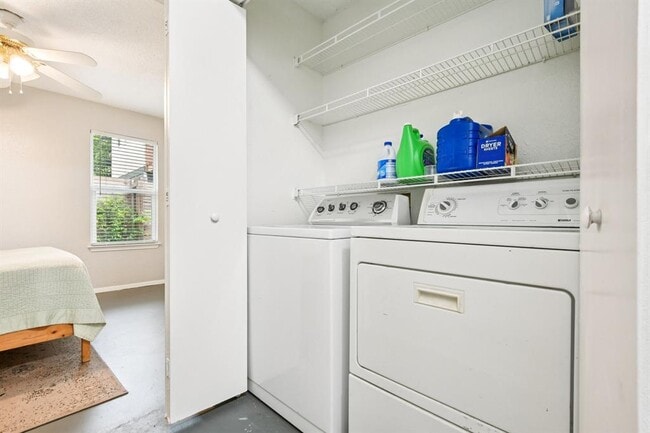 Building Photo - 8400 Sequoia Dr