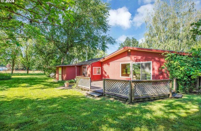 Building Photo - **50% OFF FIRST MONTH'S RENT** Country Liv...