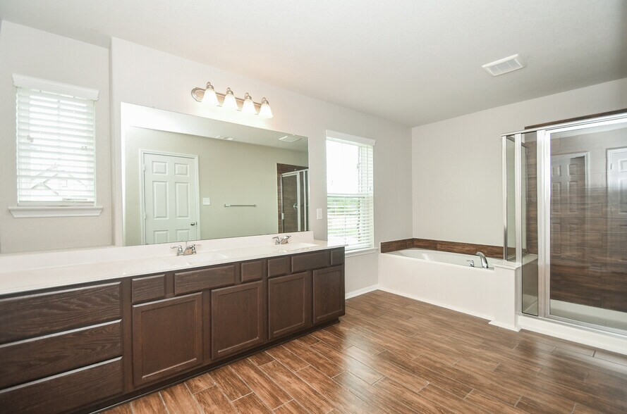 Building Photo - 14643 Twilight Knoll Trl