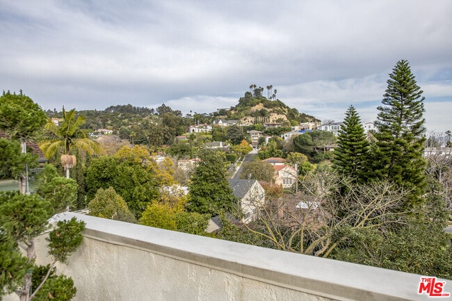 Building Photo - 4458 Dundee Dr