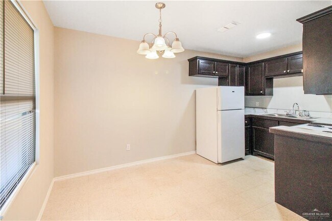 Building Photo - 2901 E de la Rosa Dr