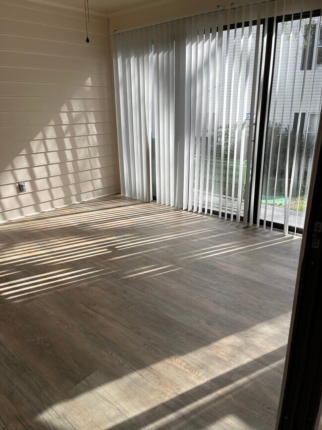 Solarium - 103 Birdwood Ct