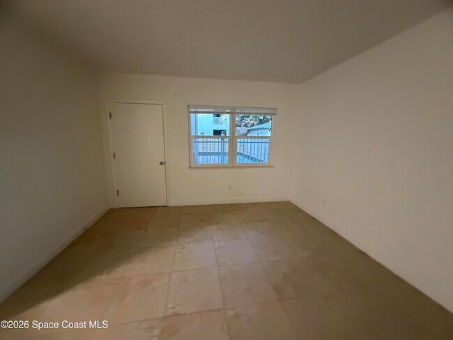 Building Photo - 154 Crescent Beach Dr