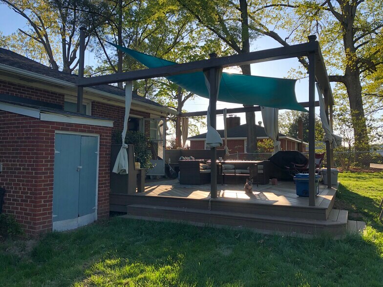 Building Photo - 6241 Forest Hill Ave