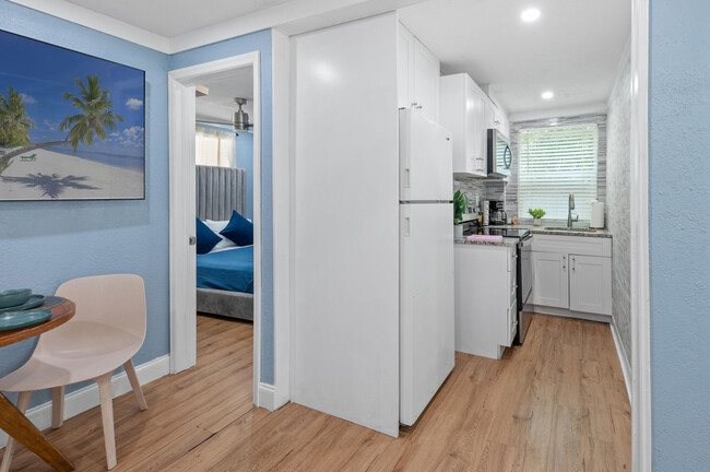 Building Photo - 420 Avenida Alegre