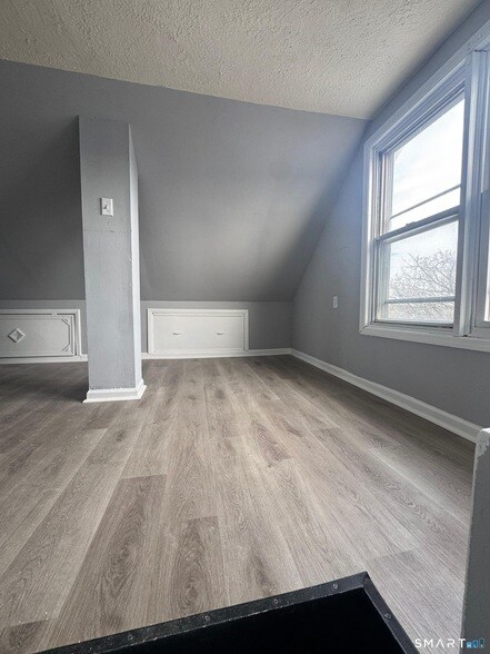 Building Photo - 52-54-54 Ives Ct