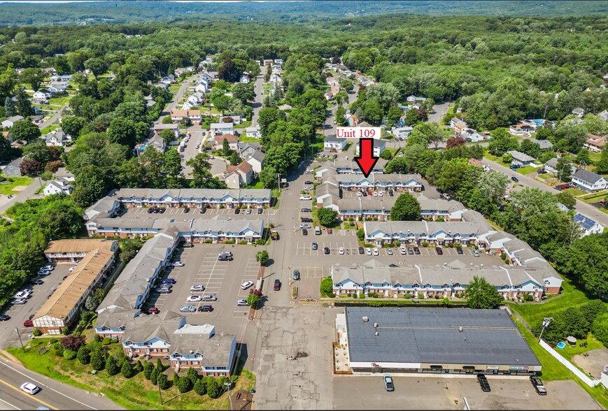 Building Photo - 975 Meriden Rd