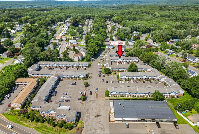 Building Photo - 975 Meriden Rd