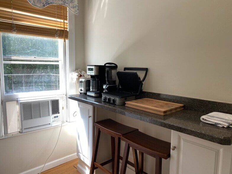 Building Photo - 17 Dartmouth Plz