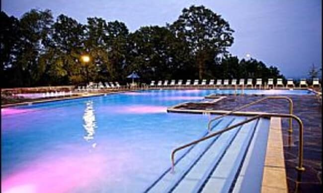 Amazing Pool and Restaurant Less than 5 minutes walk away - 601 Dave Creek Pky