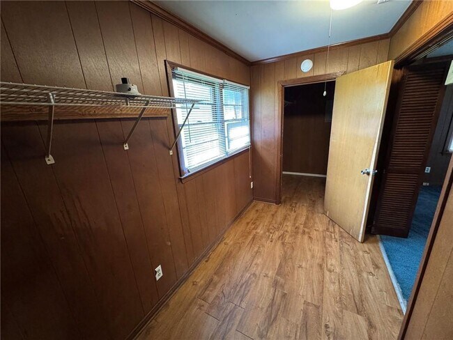 Building Photo - 5855 Woodvale Dr