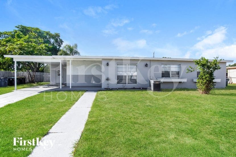 Building Photo - 990 Badger Dr NE