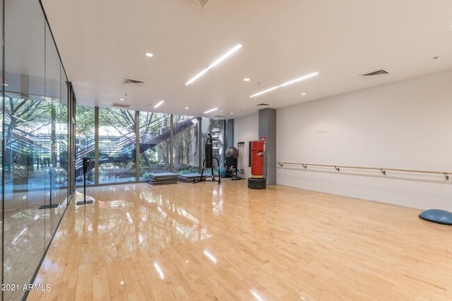 Building Photo - 7147 E Rancho Vista Dr