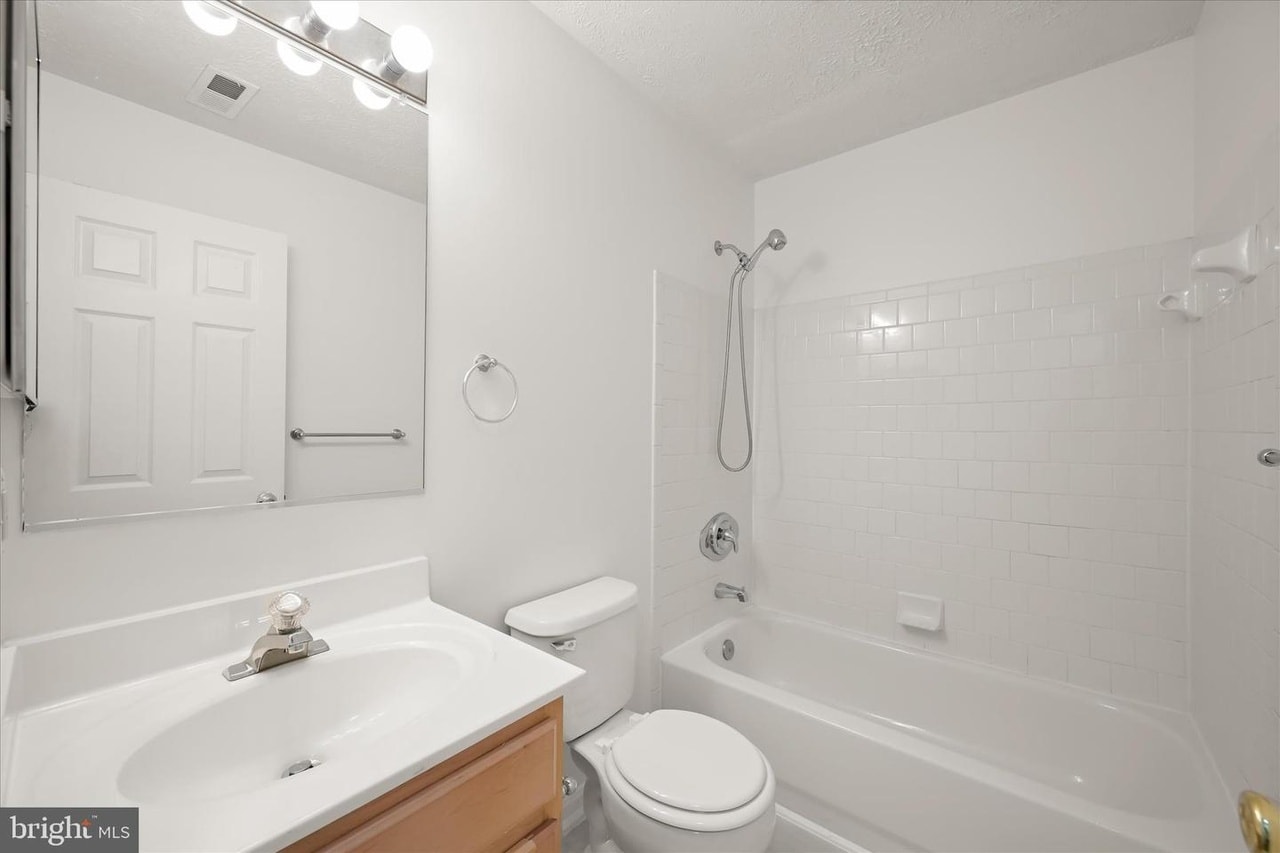 Building Photo - 8834 Goose Landing Cir