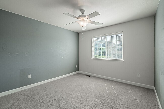 Building Photo - Spacious 5BD, 4BA Castle Rock Home with Fi...