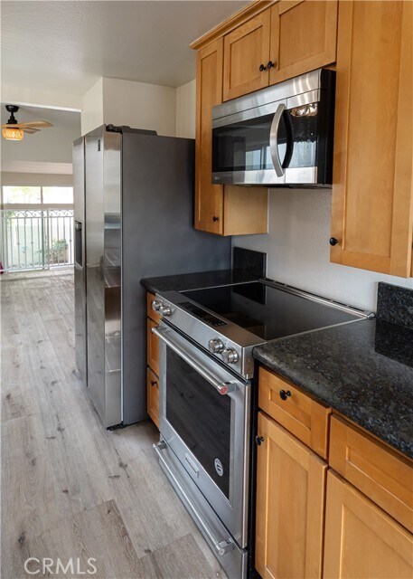 Building Photo - 423 2nd St