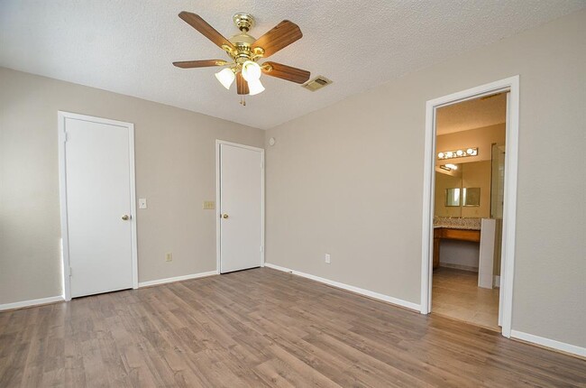 Building Photo - 2726 Great Lakes Ave