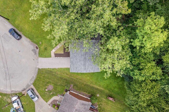 Building Photo - AVAILABLE AUGUST 1ST!! Gorgeous 3 BEDROOM ...