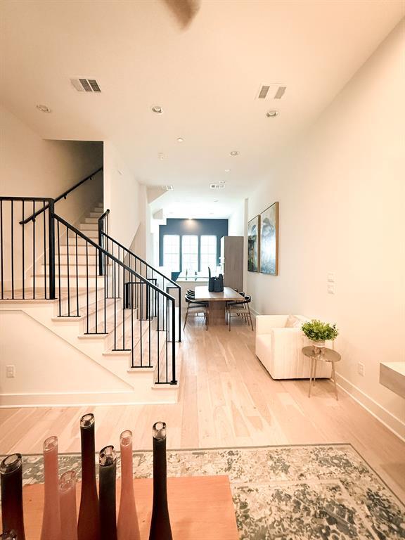 Building Photo - 264 Pullman Ct