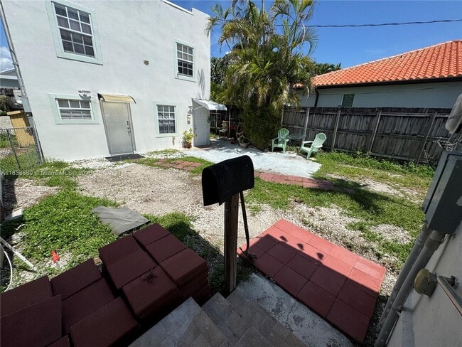 Building Photo - 1462 SW 19th Ave