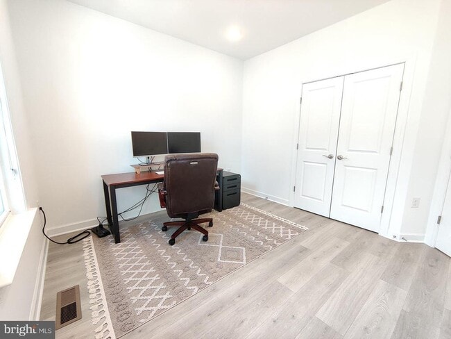 Building Photo - 5002 Longmire Wy