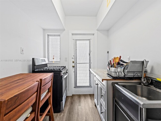 Building Photo - 1060 Pennsylvania Ave