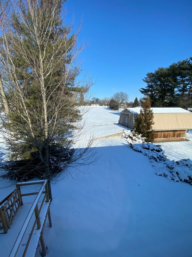 Building Photo - Stunning 3 Bedroom Home with Barn and Over...