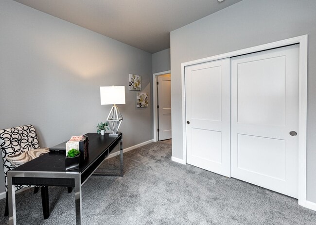 Building Photo - Luxury Executive Westside Townhouse with E...