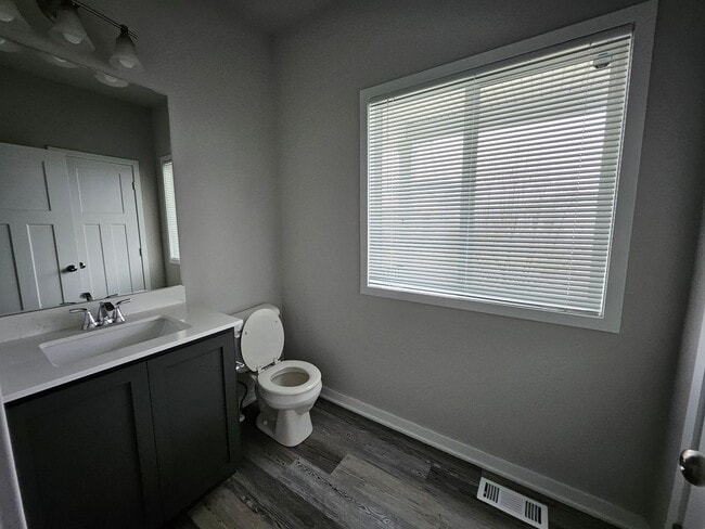 Building Photo - 3 Bed / 2.5 Bath Home in Norwalk. Move-In Special: Get 1 month FREE with an 18-Month Lease!