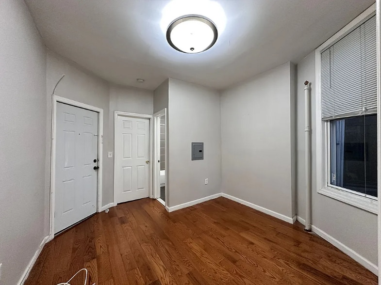 Building Photo - 98 Wayne St