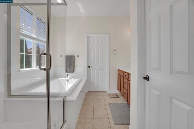 Building Photo - 351 Coolcrest Dr