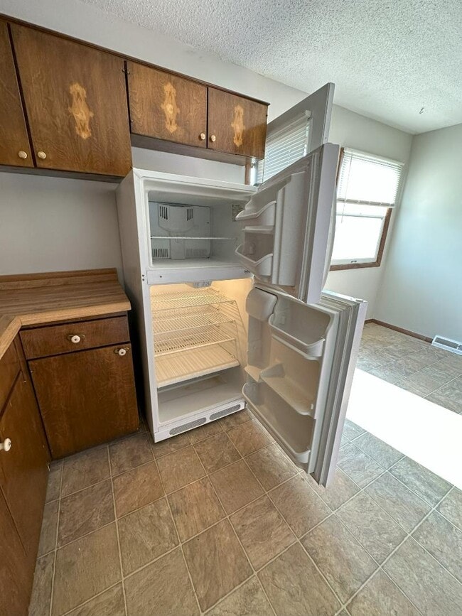 Building Photo - 32-46 Manor Drive - 42