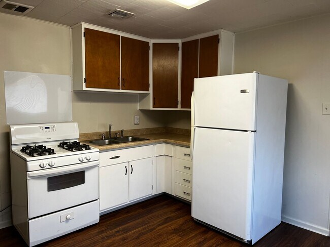 Building Photo - 3 Bedroom, 1.5 Bathroom, Brick Home with yard and Storage Building