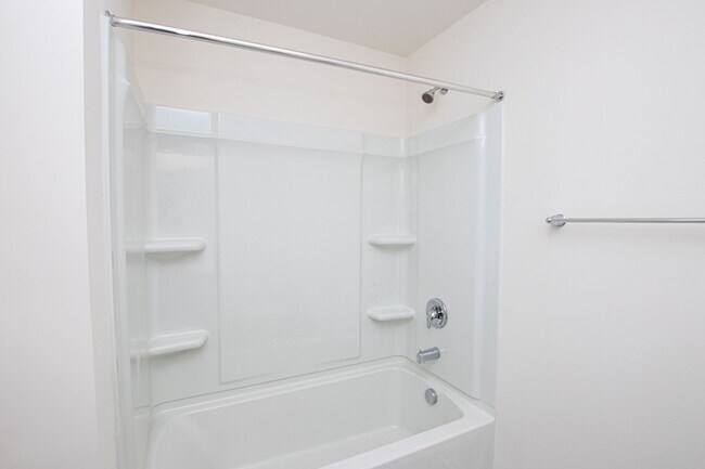 Building Photo - BEAUTIFUL 2 Bedroom Townhome in MIDLAND AVAILABLE JUNE 2026