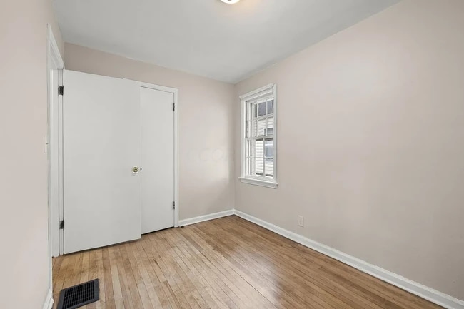 Building Photo - 168 S Weyant Ave