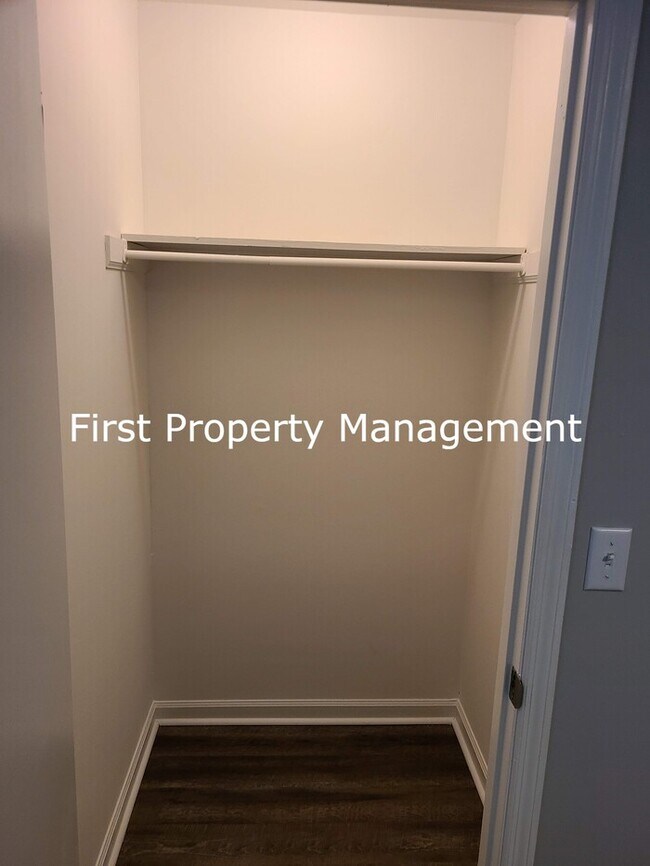 Building Photo - Remodeled - East Ridge Townhouse
