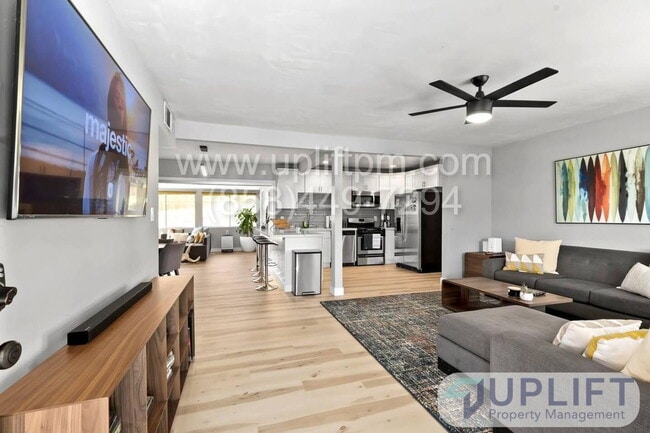 Building Photo - 5520 Olvera Ave
