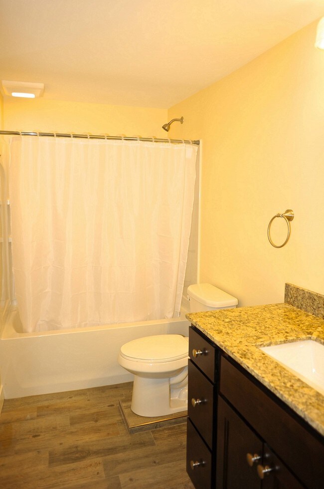 Building Photo - 1213 Lake Michigan Dr NW