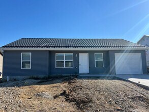 Building Photo - Brand new 3 beds 2 baths house